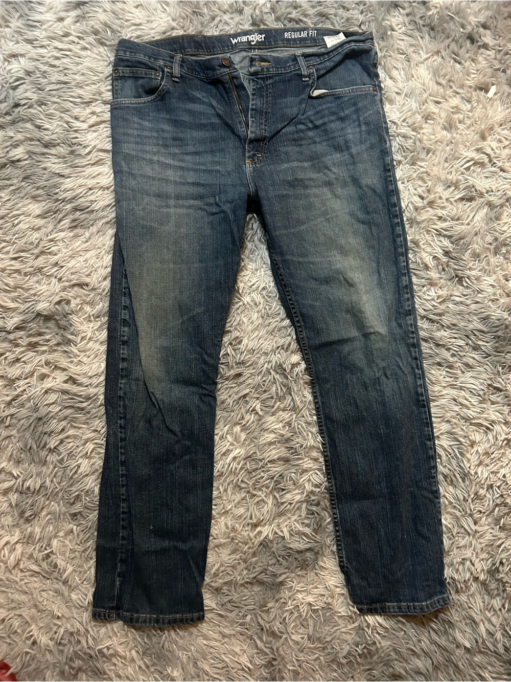 Wrangler Men’s Relaxed Fit Jeans in Dark Blue Wash